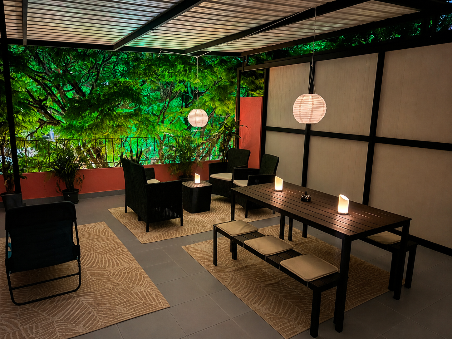 Terraza exterior con ambiente relajado
